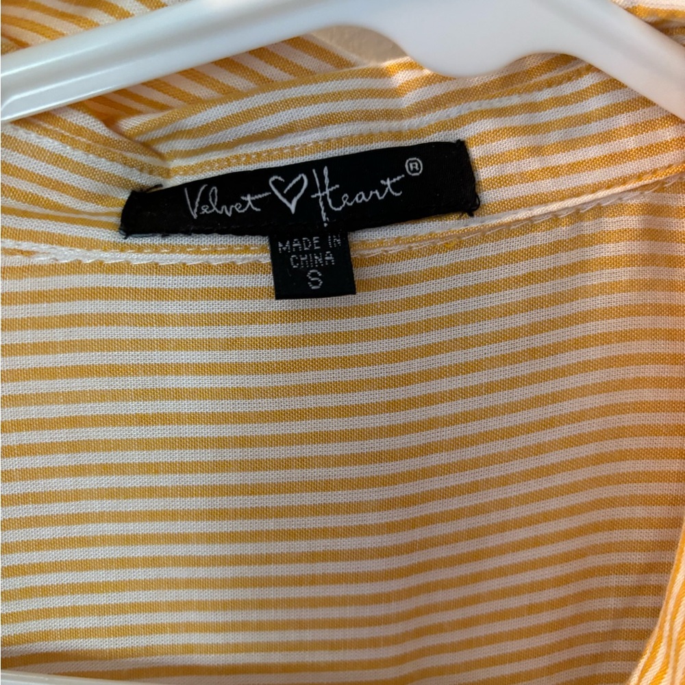 Button up - Picture 2 of 2
